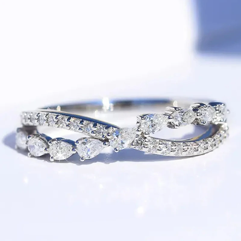 Huitan Zarte silberne Kreuzringe mit Birnen-CZ, exquisite Damen-Accessoires für Hochzeit, Party, modischer, vielseitiger Schmuck