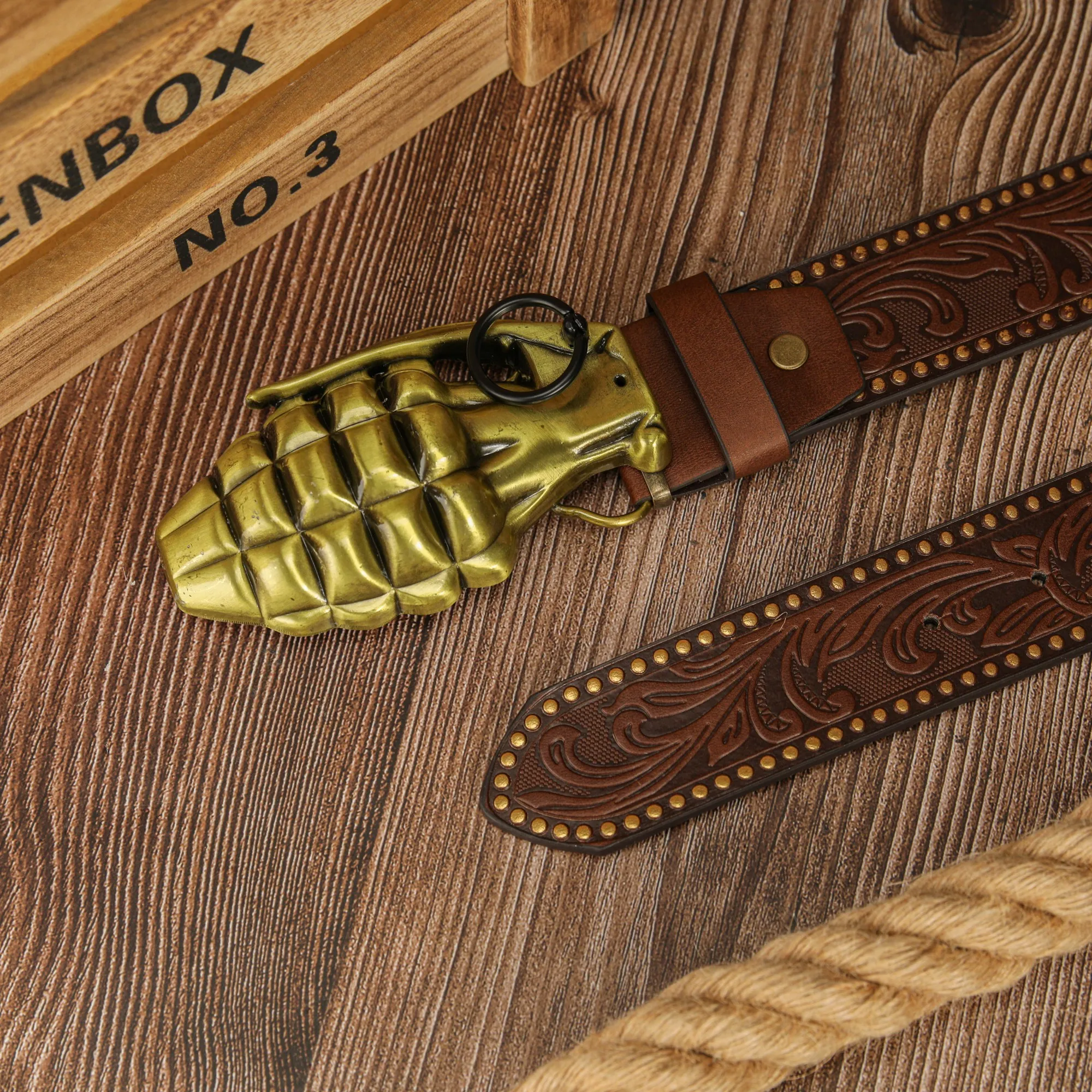 Simulierte dreidimensionale Granate, Schnalle aus Zinklegierung, Phönixschwanzmuster, PU-geprägter handbemalter Gürtel, Unisex-Gürtel – Detail 3