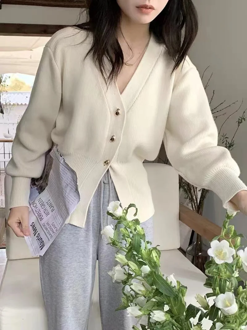 2023 New Early Spring New Top Black Sweater Coat Women's Fashion Casual Korean Series Short V-neck Knitted Cardigan