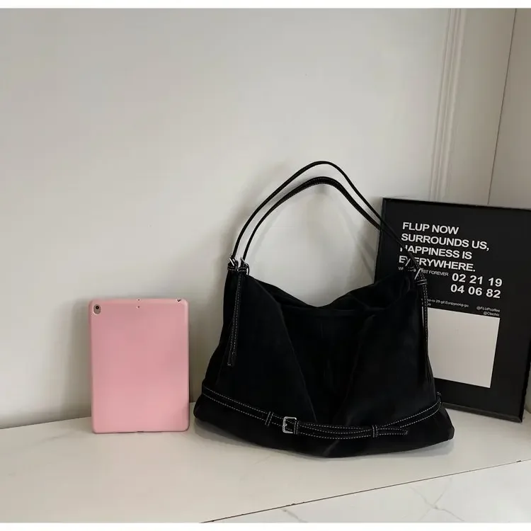 CEEKAY Damen Hobo-Tasche, dunkelbraun, Wildleder-Textur, große Schulterhandtasche, seitliches Schnallendetail, Reißverschluss, für den täglichen Pendelverkehr, lässig – Detail 13
