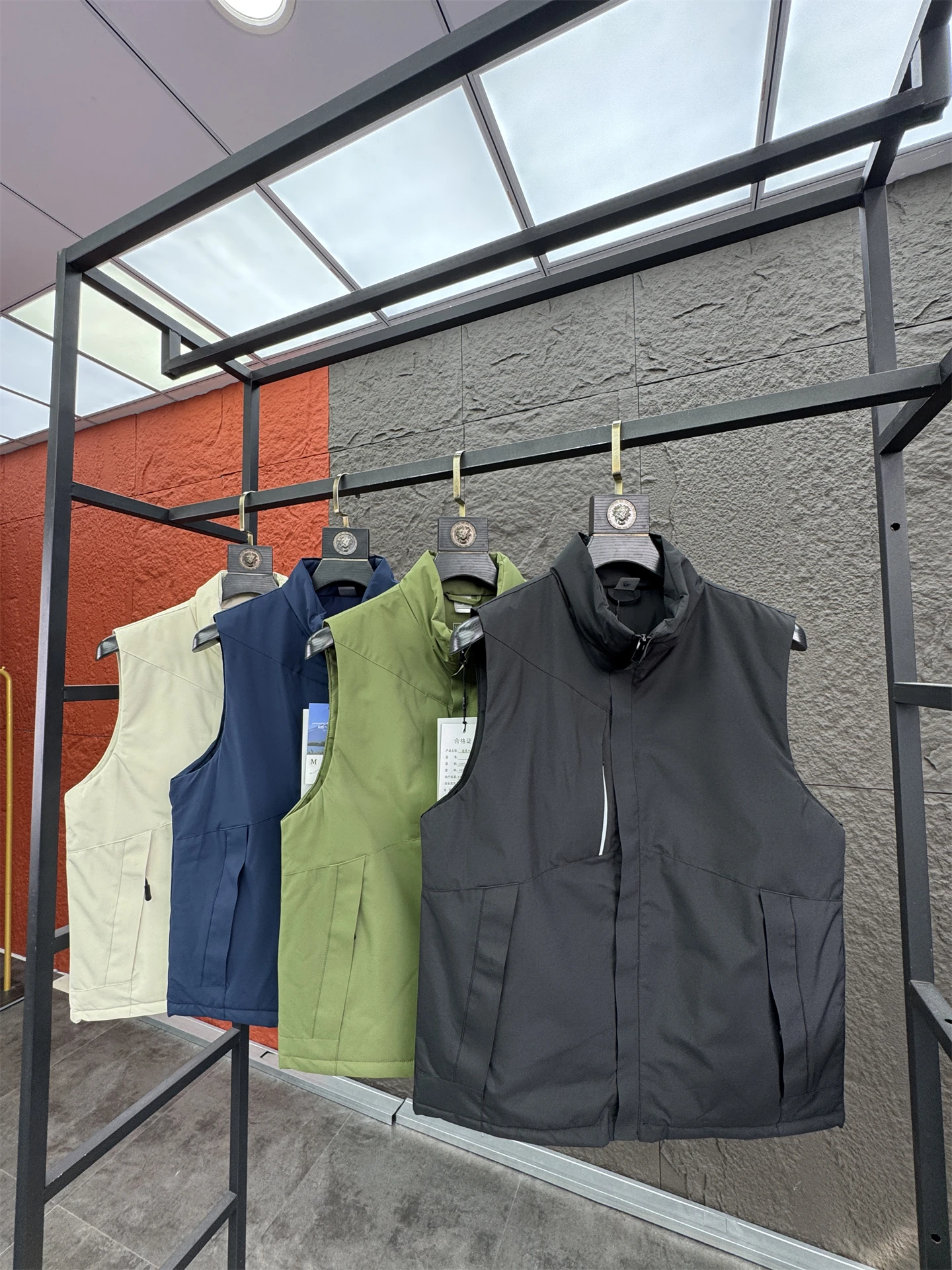 

Хлопковый жилет на пуху, мужской модный воротник-стойка, теплый, с подкладкой, куртка-стойка, подходит для городского отдыха, молодежный повседневный однотонный