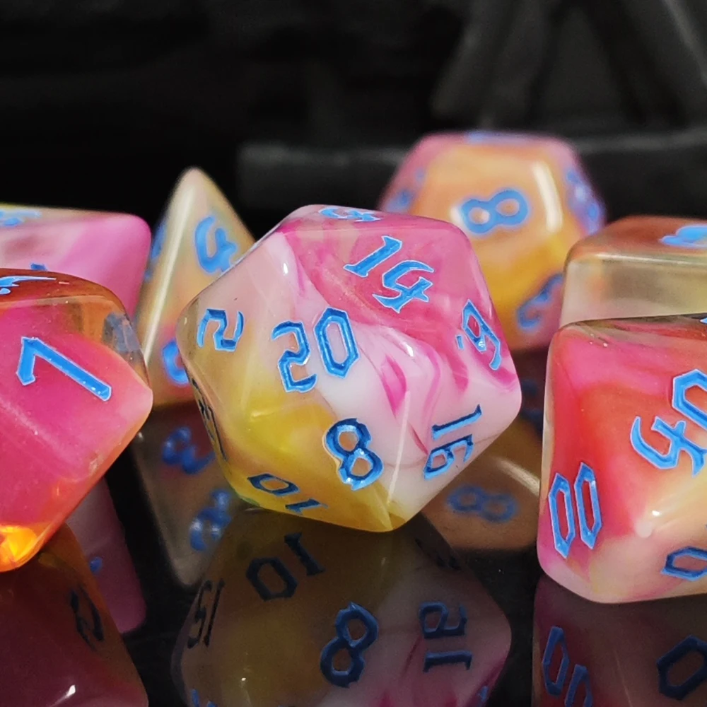 7-teiliges Set Dreifarbige Acryl-Würfel Erste-Liebe-Würfel Digitalwürfel für DND RPG MTG Brettspiele Unterhaltungsspiele