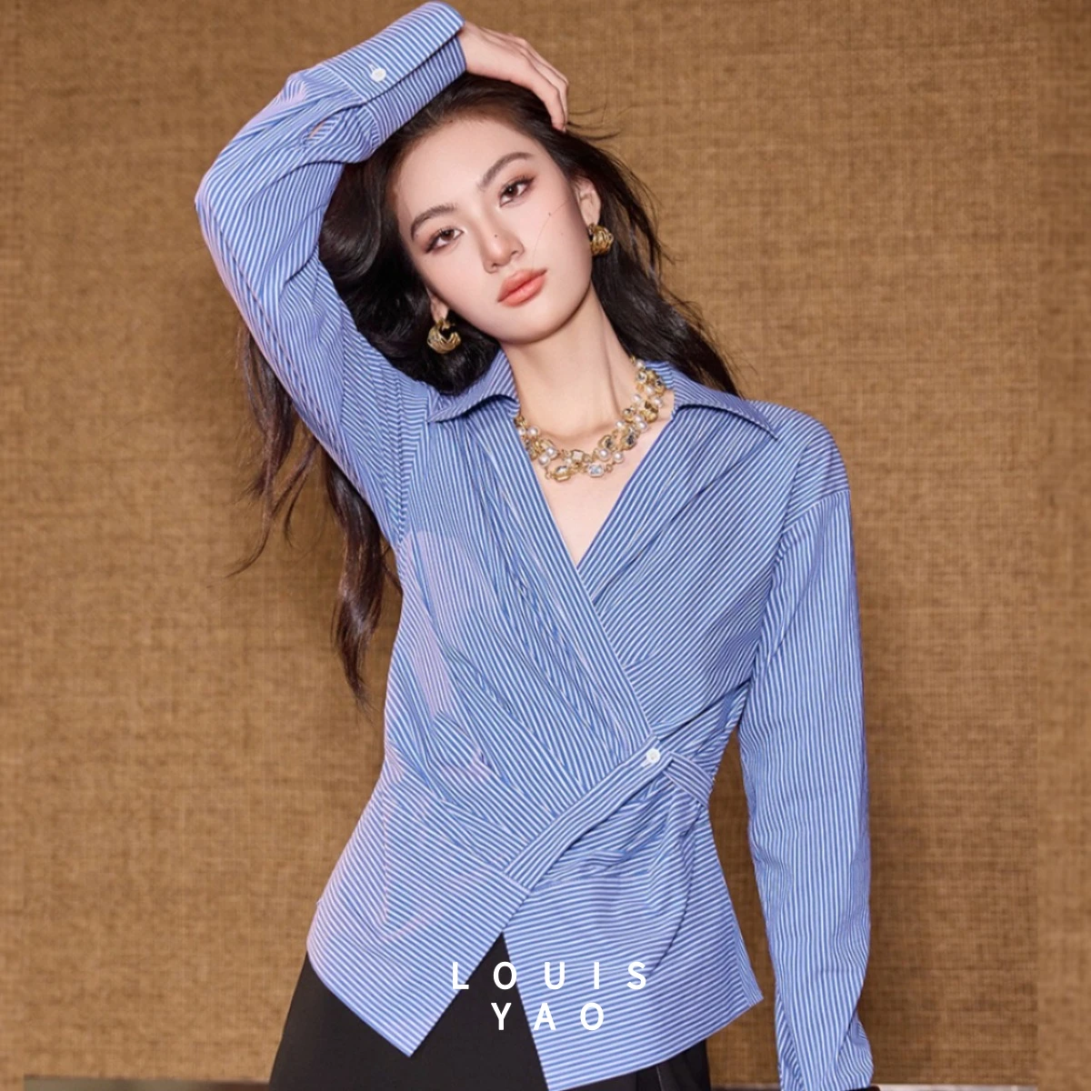 

Женская блузка LOUISYAO в полоску, весна-осень 2026, приталенная, с асимметричным перекрестным дизайном, элегантная, с длинным рукавом