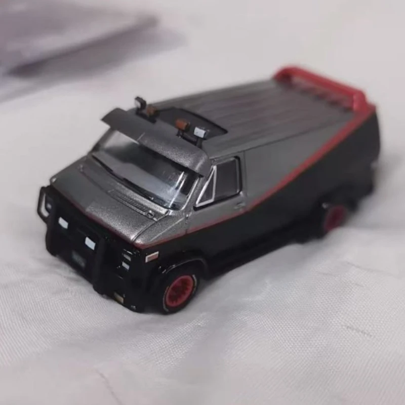 GreenLight 1:64 1983 GMC Vandura Denon Team 44790-B Clean Edition