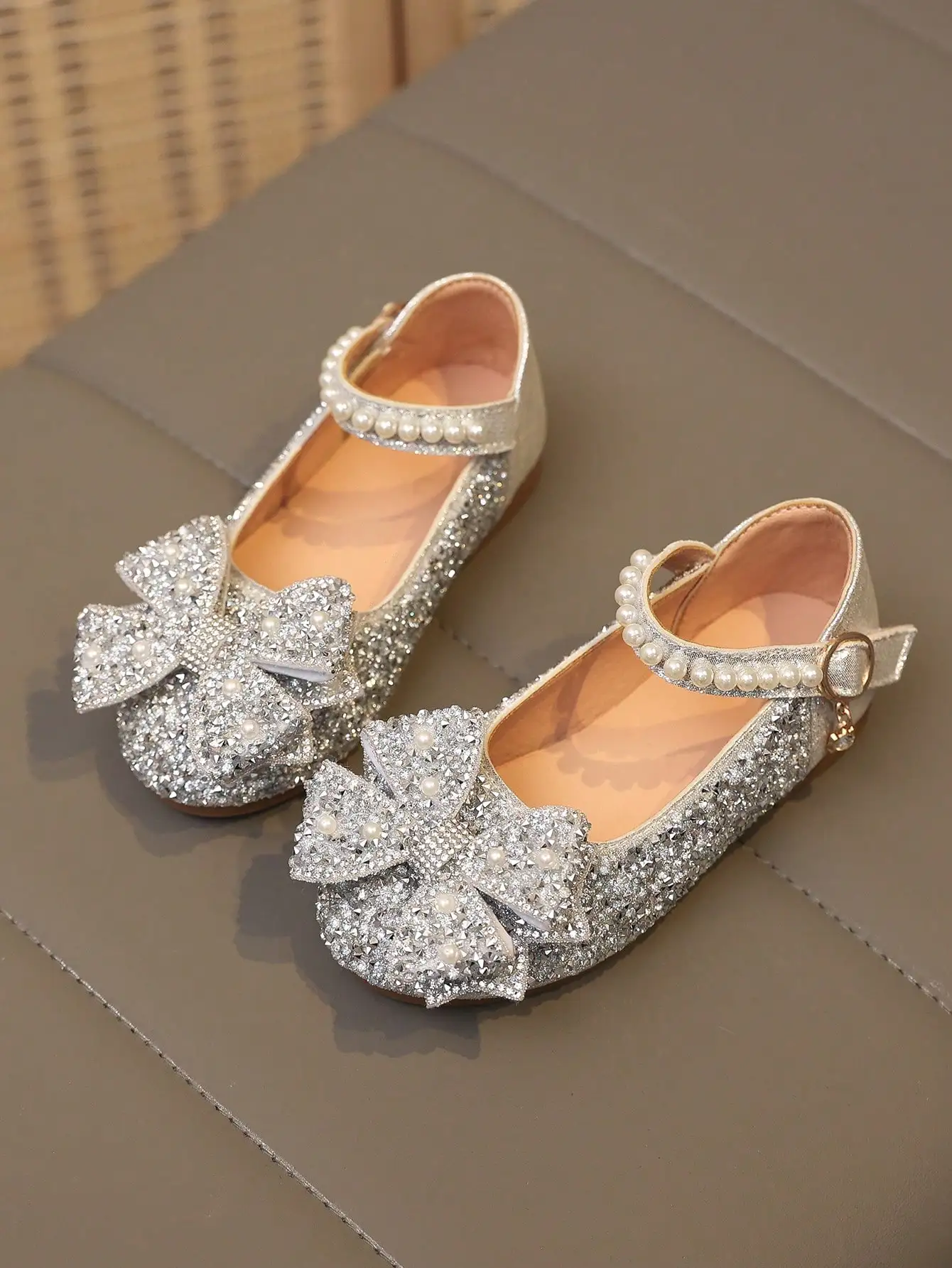 1 Pair 2026 New Fashion Versatile Plus Size Pink Girl's Pearl & Rhinestone Bow Decor Cute Flat Shoes, Round Toe, Suitable For Daily Wear, Dancing, Outdoor In Spring & Autumn, Glitter Decoration Closed Toe Princess Ballet Shoes, sk25053149414423042