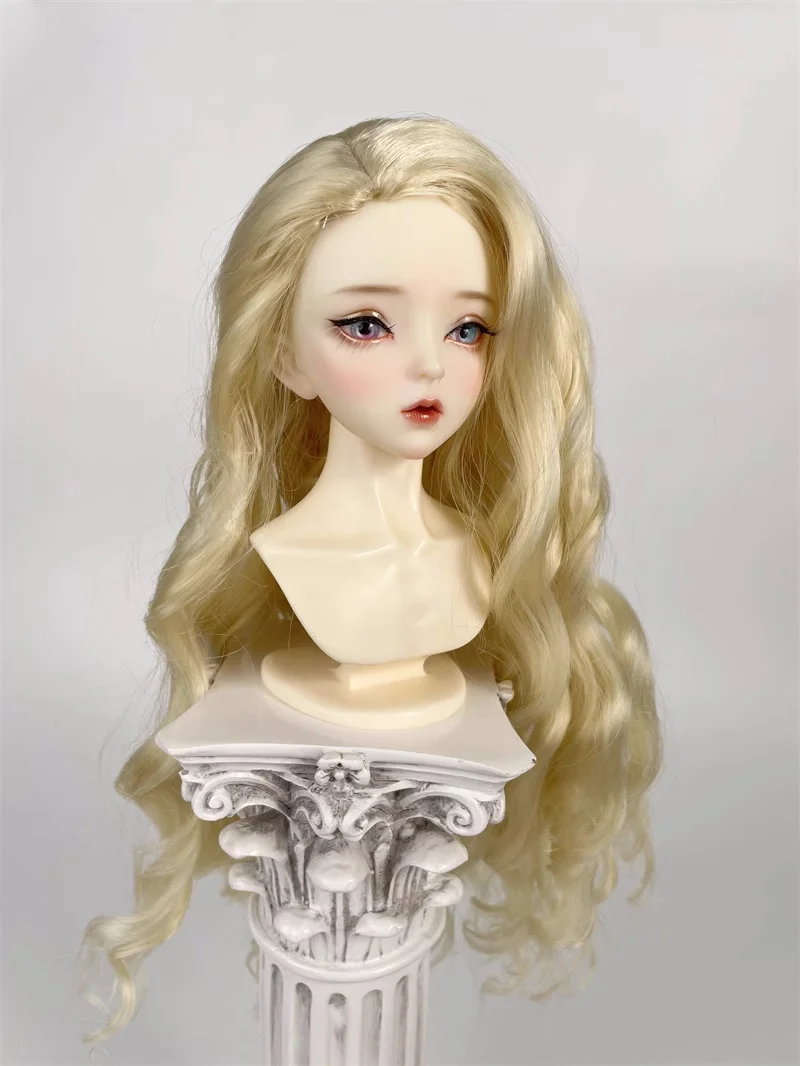 bjd人形ウィッグは1/3、1/4、1/6サイズの高温シルクミッドスプリットレザースタイルの大きなウェーブ人形アクセサリーに適しています。
