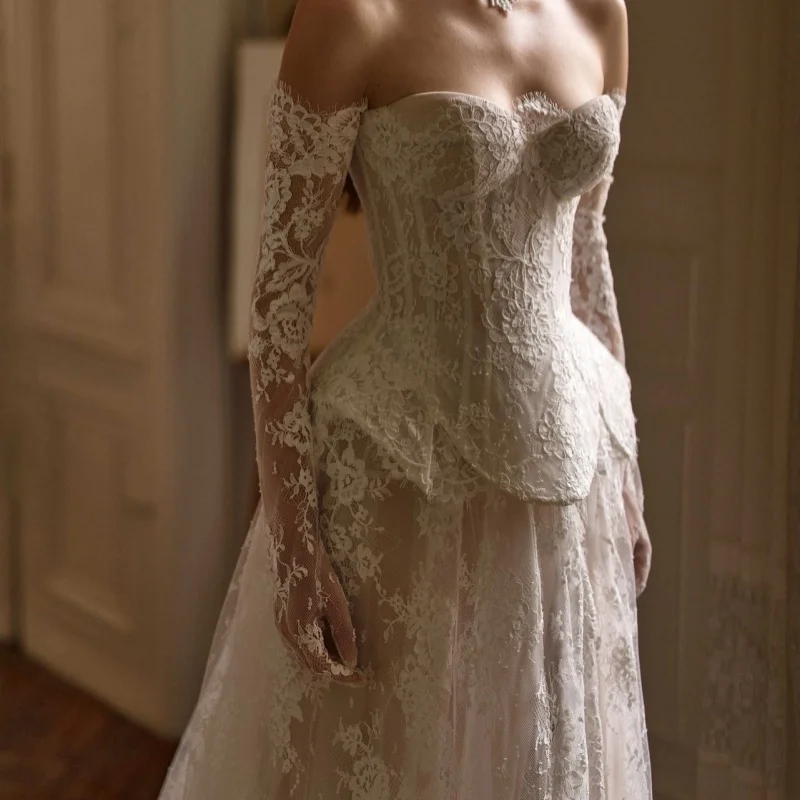 Ivory White Wedding Dresses Decal Skirt Long Tail A-Line Skirt Layered Made Wedding Dress Bridal Gown Customize
