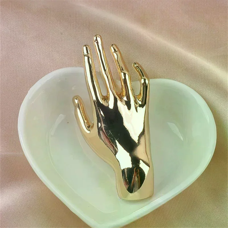 Vintage Metal Hand-shaped Brooch Minority Design Glossy Clothes Pin For Women Punk Unique Suit Pins Party Jewelry Gifts