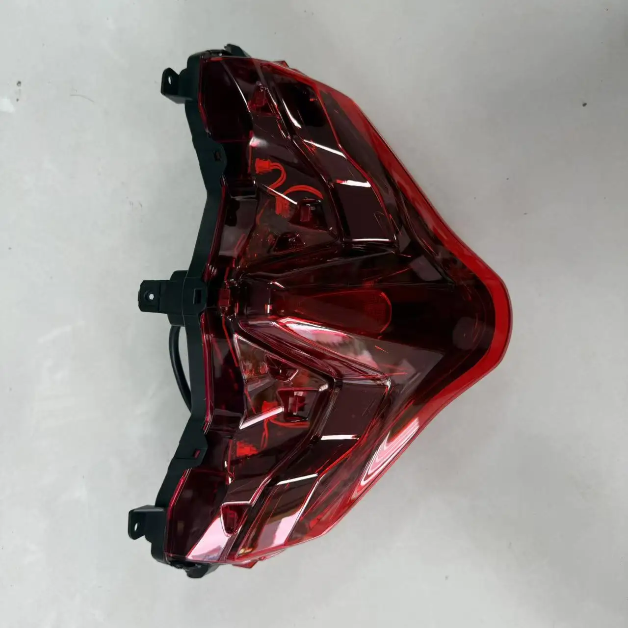 ไฟท้ายมอเตอร์ไซค์ LED รุ่น STLF2023-2024 Tmax 560 สำหรับเปลี่ยนแทนระบบไฟท้าย CFP560A-2