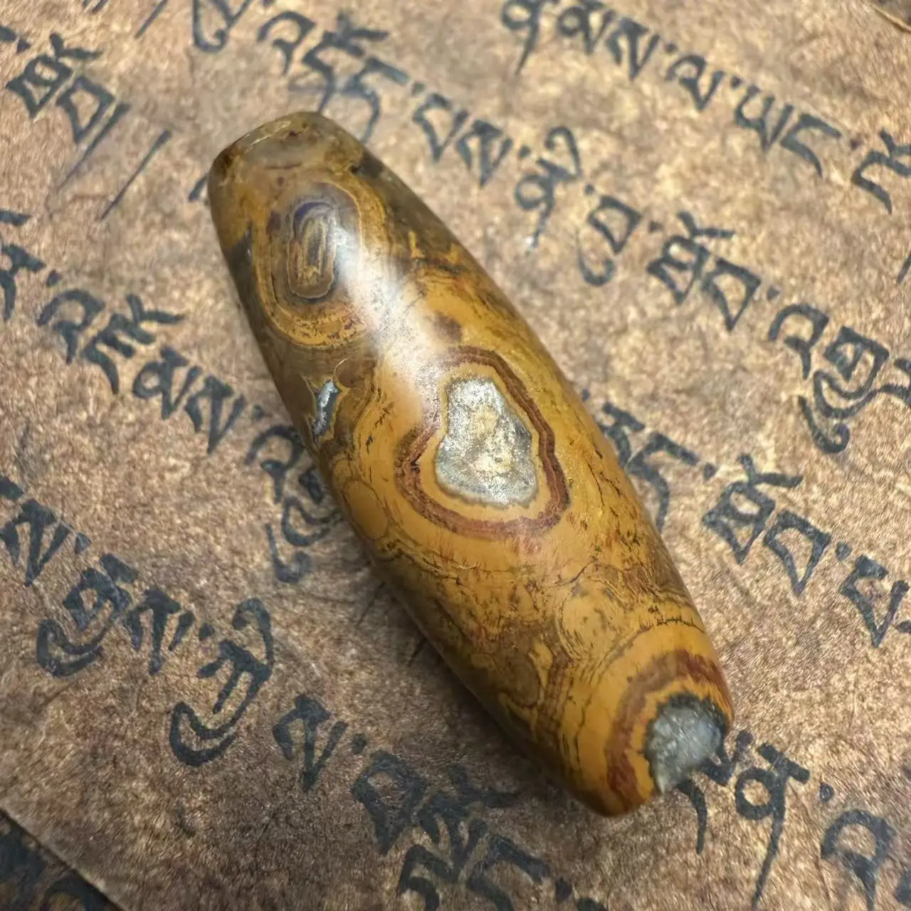 colgante-con-cuentas-dzi-de-cuatro-ojos-con-motivos-tibetanos-y-detalles-de-calcificacion-de-la-coleccion-mengtianzhu-baogai-con-cadena-de-buda-para-hombres-y-mujeres-38-x-13-mm