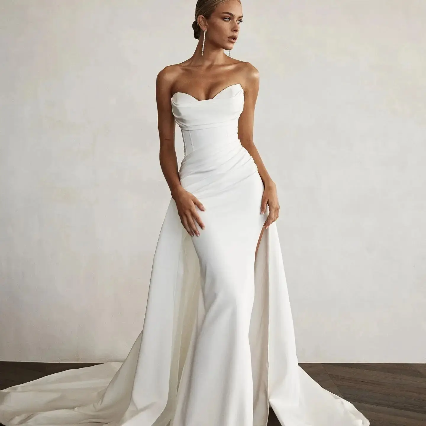 Abiti da sposa moderni con spacco frontale a sirena Sweep Train abiti da sposa Sweetheart Bridal Civil personalizza per misurare Robe De Mariee