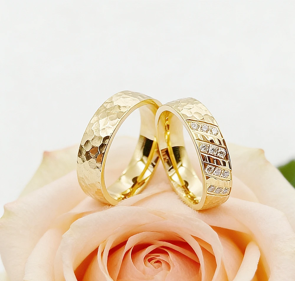 Balanced masculine & feminine Hammered 5A Sparkling Golden 316L Surgical Stainless Steel Engagement Couple Rings Wedding Bands