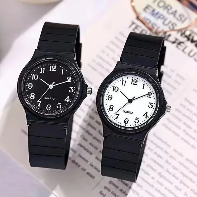 Relógio de Quartzo Feminino Simples à Prova d'Água com Pulseira de Silicone, Mostrador Redondo Pequeno, Relógio para Estudantes