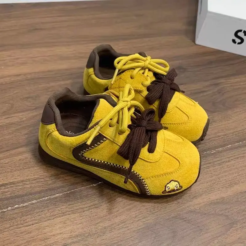 

Новинка 2026, осенние детские модные повседневные кроссовки на мягкой подошве, спортивная обувь для девочек и мальчиков, модная удобная обувь для детей среднего и большого возраста