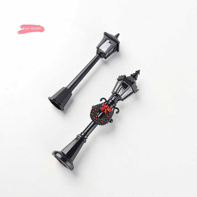 2 szt. Miniaturowe lampy uliczne do domku dla lalek z świątecznym wienikiem, symulacja lampy ulicznej do mikro krajobrazu, zabawka dla dzieci