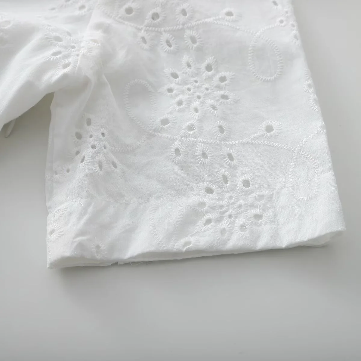 RARA2025 neues Sommer-Damen-Casual-Mode-einfaches, vielseitiges, schlankes, besticktes Hemd-Stil-Revers-Kurzarm-Mittellänge-Kleid