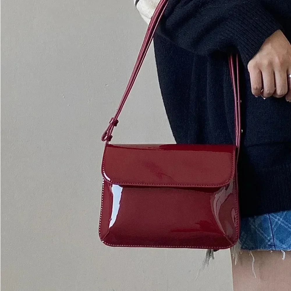 Wine Red PU Underarm Bag 2024 New Women's Vintage Lacquer Leather Shiny Buckle Single Shoulder Bag Luxury Elegant Crossbody Bag