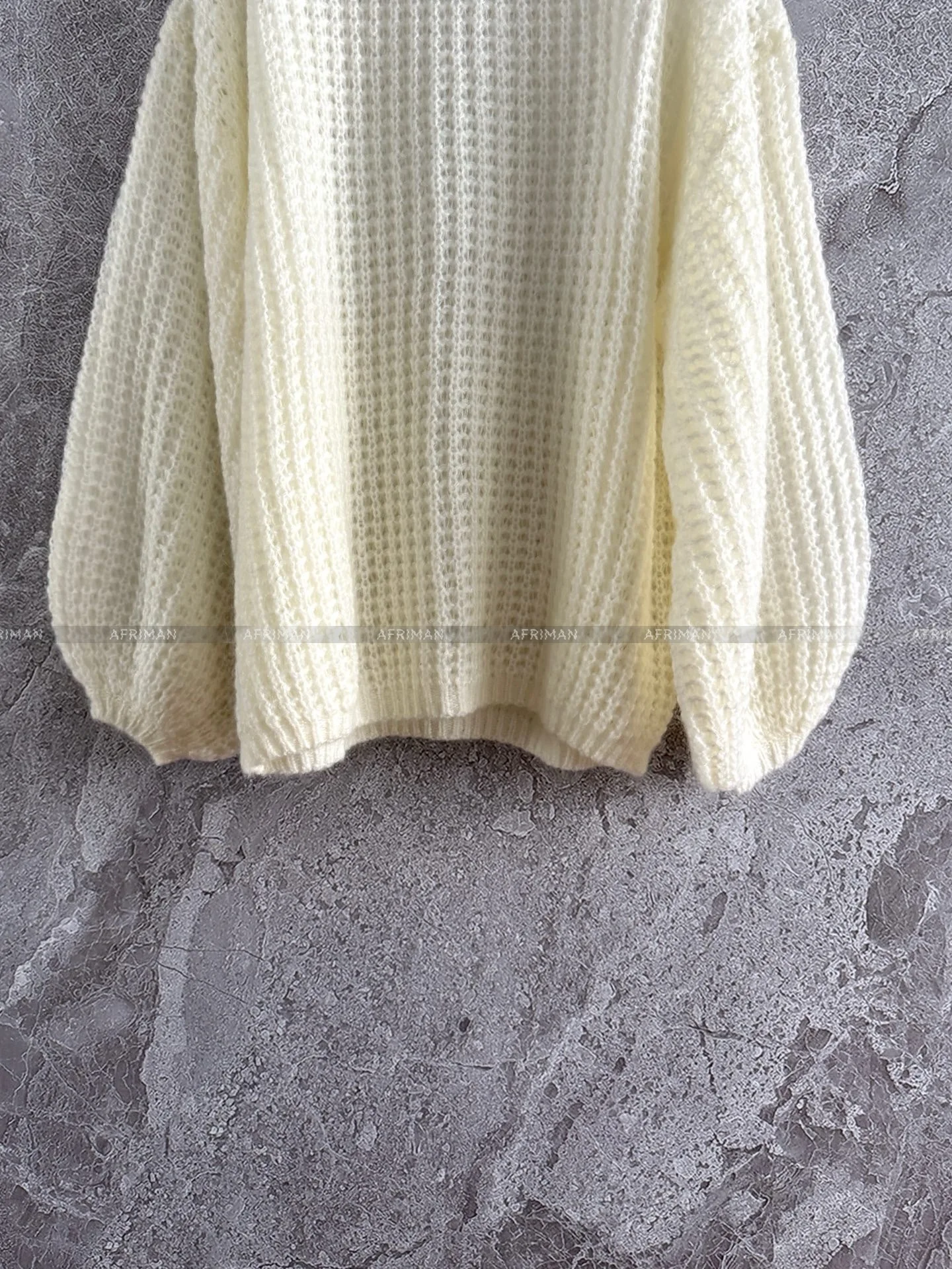 Damski ażurowy sweter z miękkiego moheru, luźny krój