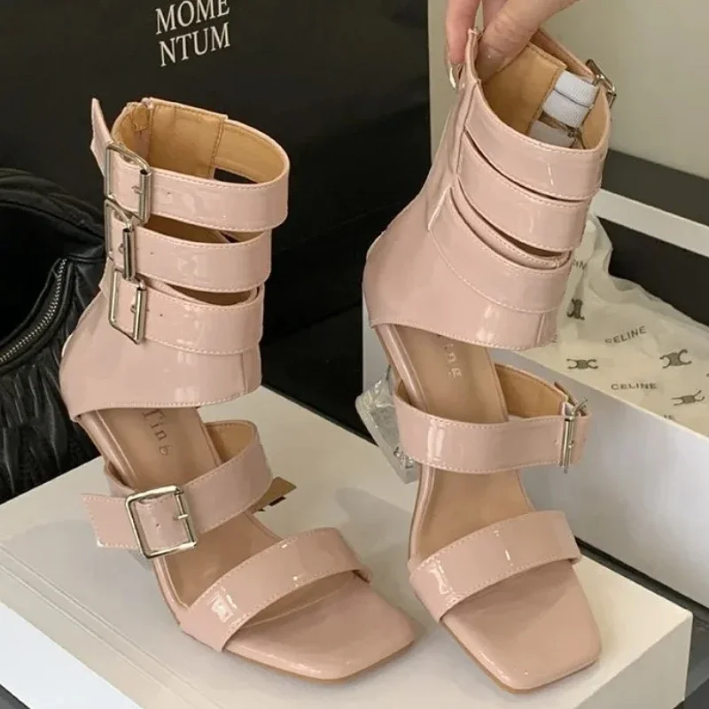 

Сексуальные дизайнерские туфли на высоком каблуке, женские элегантные туфли-лодочки с квадратным носком, сандалии, женские уличные стильные туфли с пряжкой на щиколотке, брендовая обувь для банкетов и вечеринок