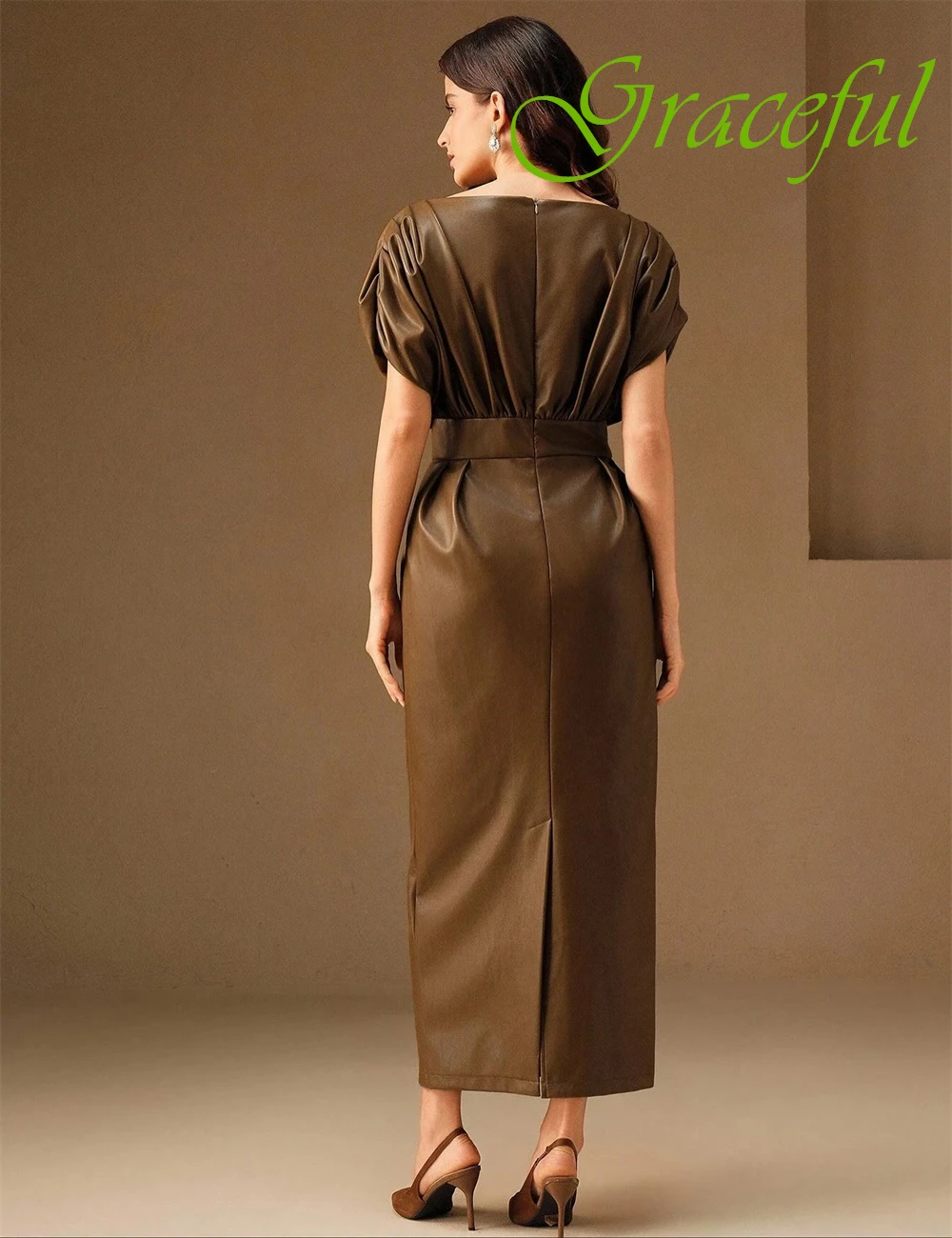 فستان سهرة مخصص من الساتان برقبة قارب وأكمام قصيرة فستان كوكتيل كلاسيكي مستقيم للحفلات