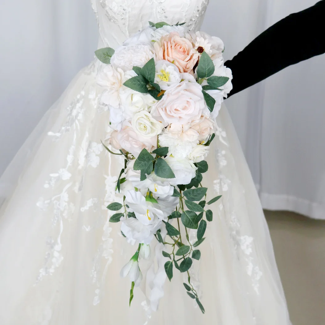 Imagem -05 - Yannew Buquê de Casamento em Cascata Feito à Mão para Noiva Rosa Flor de Seda Artificial Buquês de Noiva Rústico Casamento Comedor