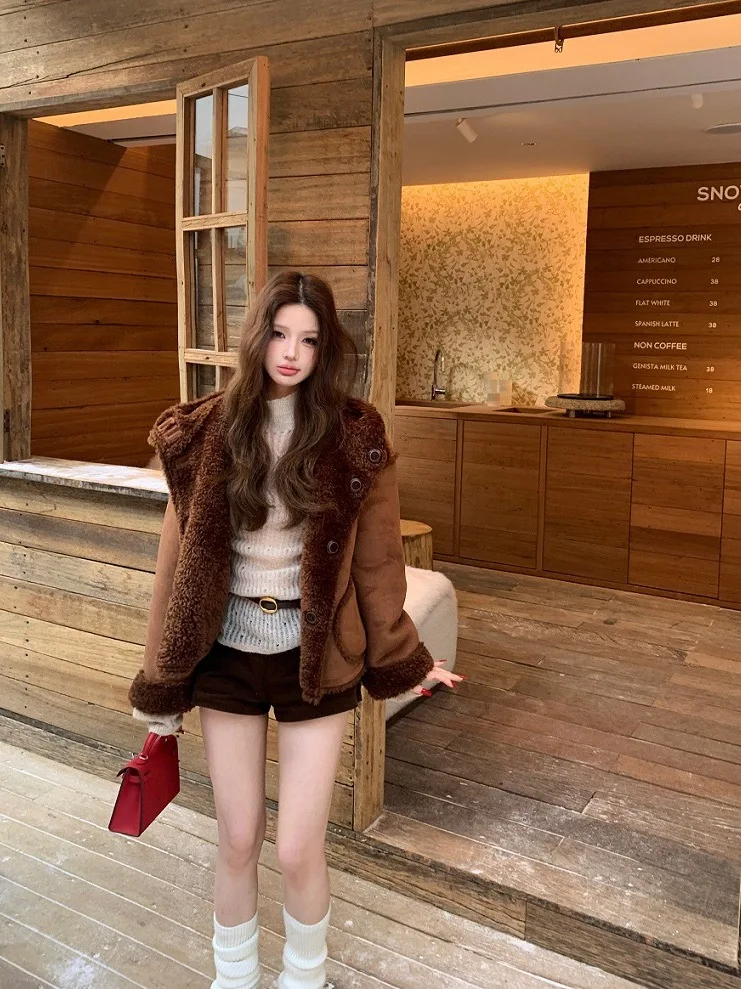 

Коричневая двусторонняя замшевая куртка с мехом и капюшоном, женская зимняя короткая свободная теплая верхняя одежда в повседневном стиле на пуговицах