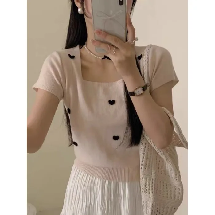 

Корейский стиль 2026: Новая модная универсальная вязаная кофта с квадратным вырезом, коротким рукавом и эффектным дизайном