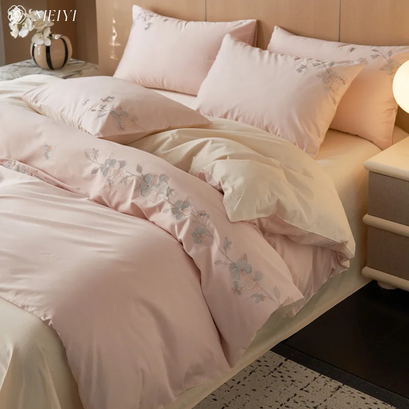 

Настраиваемый легкий роскошный комплект из четырех предметов для кровати для девочек в форме сердца