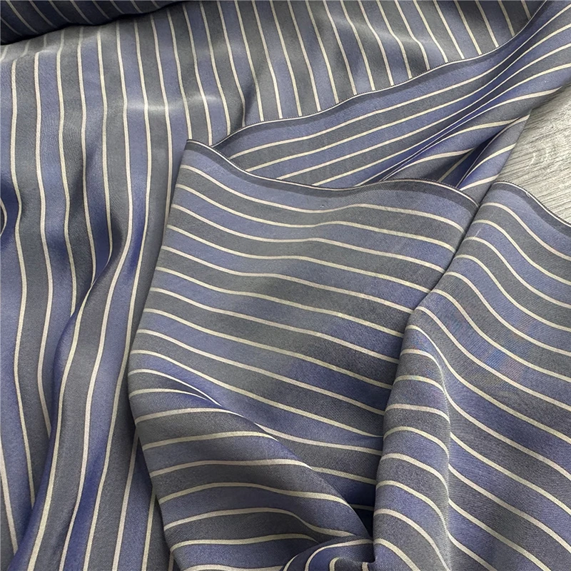 

1 метр, 100% шелк шелковицы, 14 мам, тонкая шифоновая шелковая ткань, темно-синяя полосатая ткань с принтом, 102 см, ширина 40 дюймов по дворам JJ636