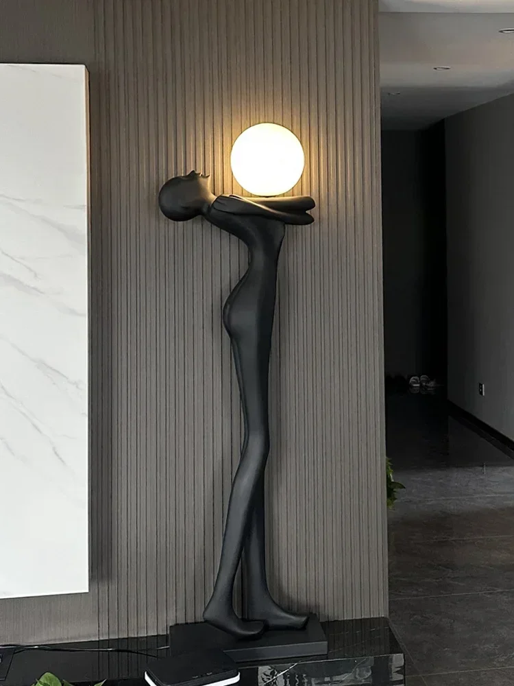 Artistic figure sculpture floor lamp, creative abstract figure exhibition hall, large decorative living room, self reliant floo