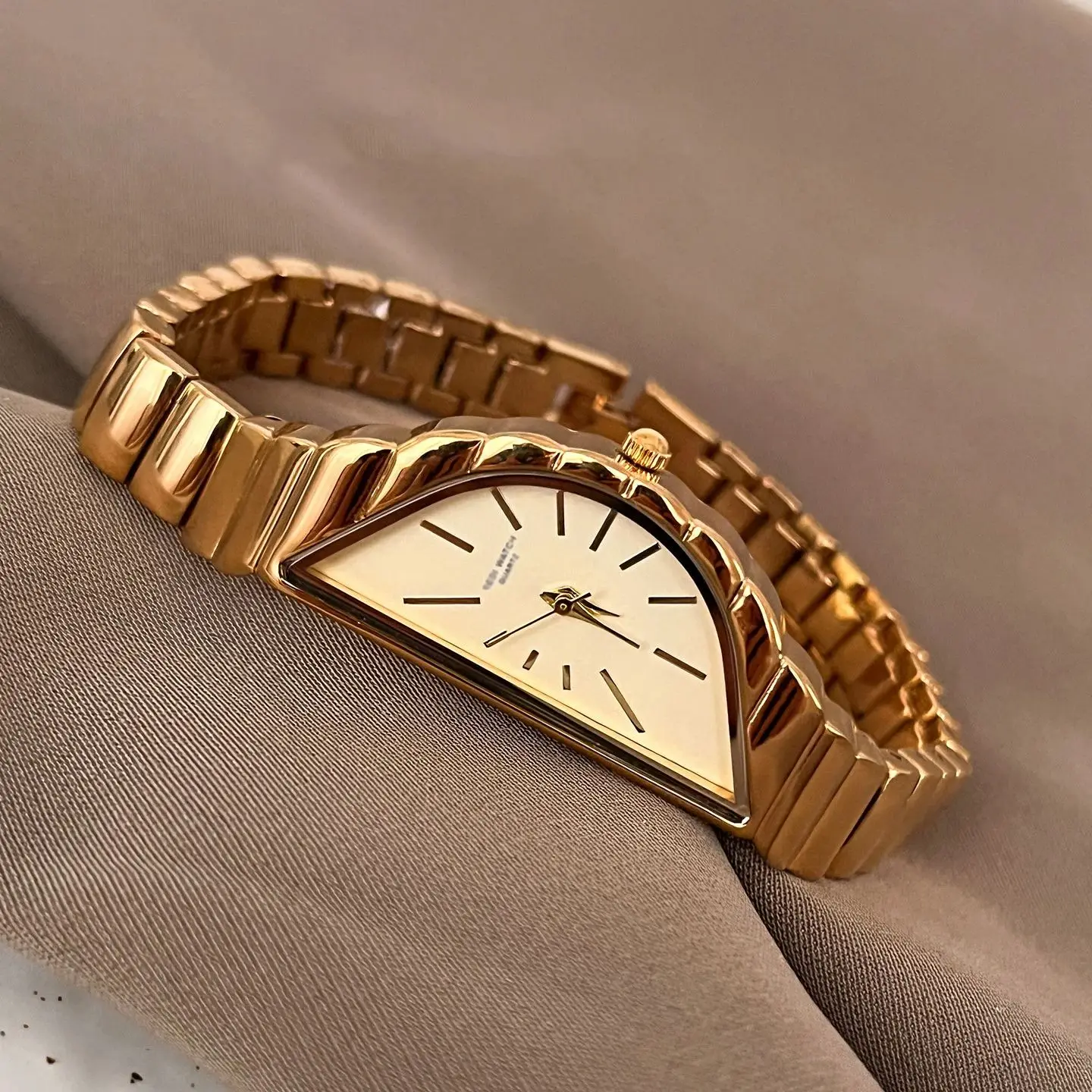 NEW Fashion Design Women's Watches Creative Half-Moon Dial Stainles Steel Quartz Authentic Watch Premium Women's Wristwatch Gift