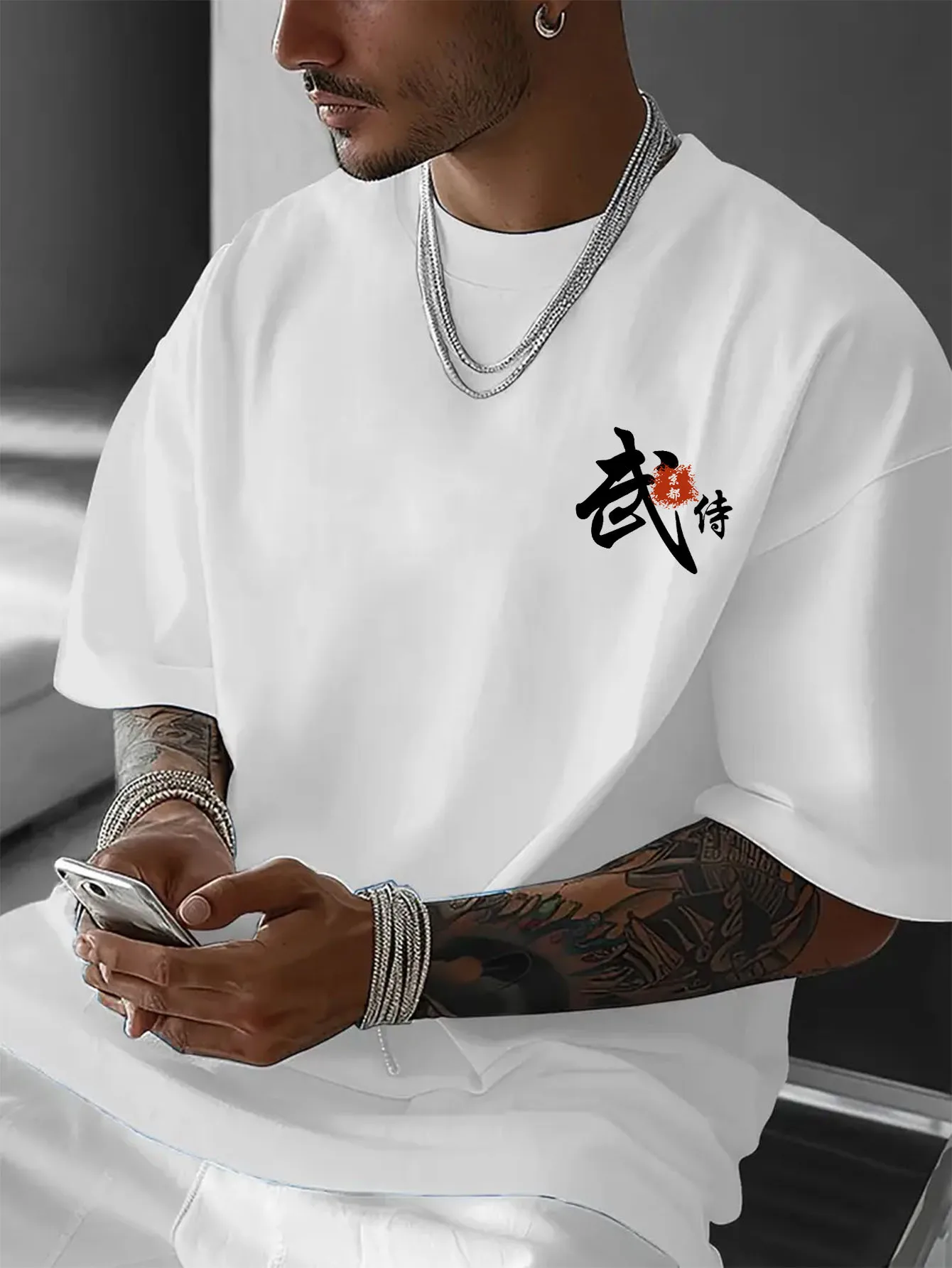 Men's Japanese Style T-shirt with A Combination of Samurai and Text Pattern, Fashionable Item for Trend Enthusiasts