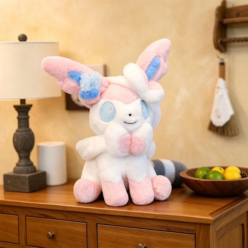 Sylveon Plüschtier in sitzender Pose, kuschelig weich, flauschig, Anime-Puppe im japanischen Stil, Dekokissen für Sofa, Bett, Heimdekoration, Geschenke – Detail 4