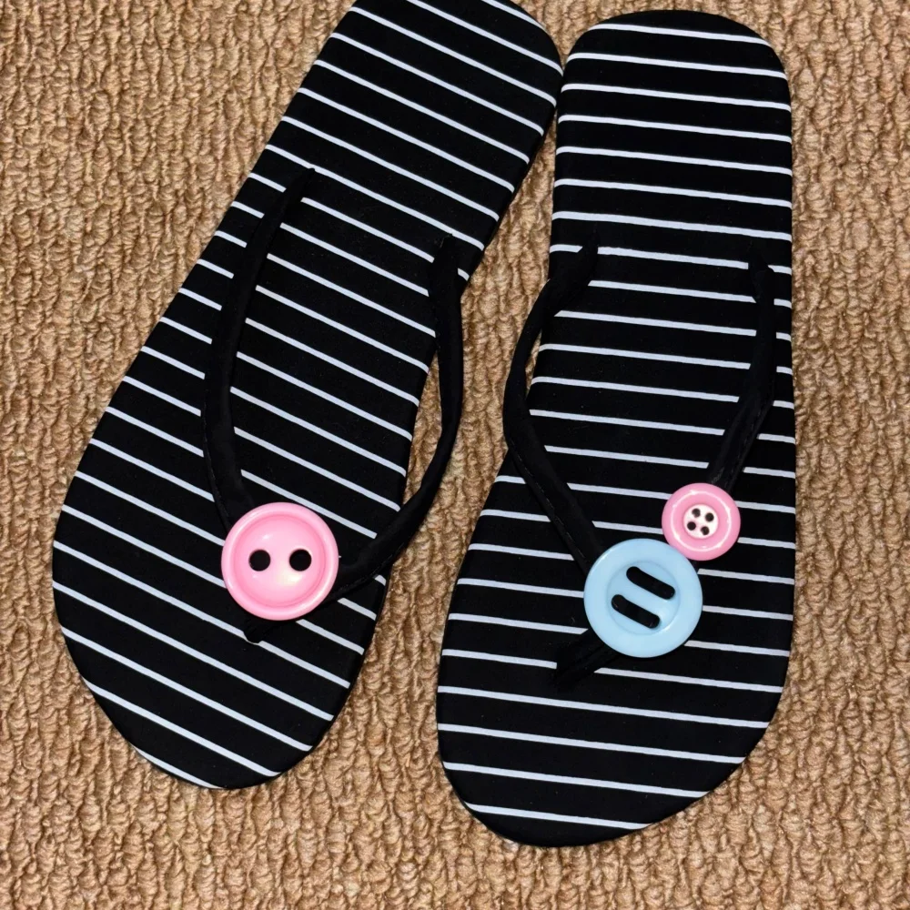Y2K Kawaii Striped Flip Flops Soft EVA Cloud Cushion Pastel Pink Blue Big Button Decor Anti Slip Fabric Thong Summer Slippers