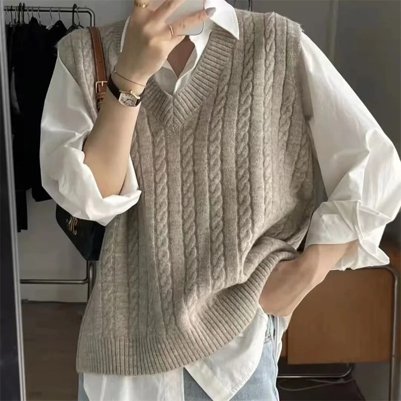 

Women's Loose Knitted V-Neck Vest 2023 New Style Outerwear Sweater Fashionable Top Sweet Style Short Length Color