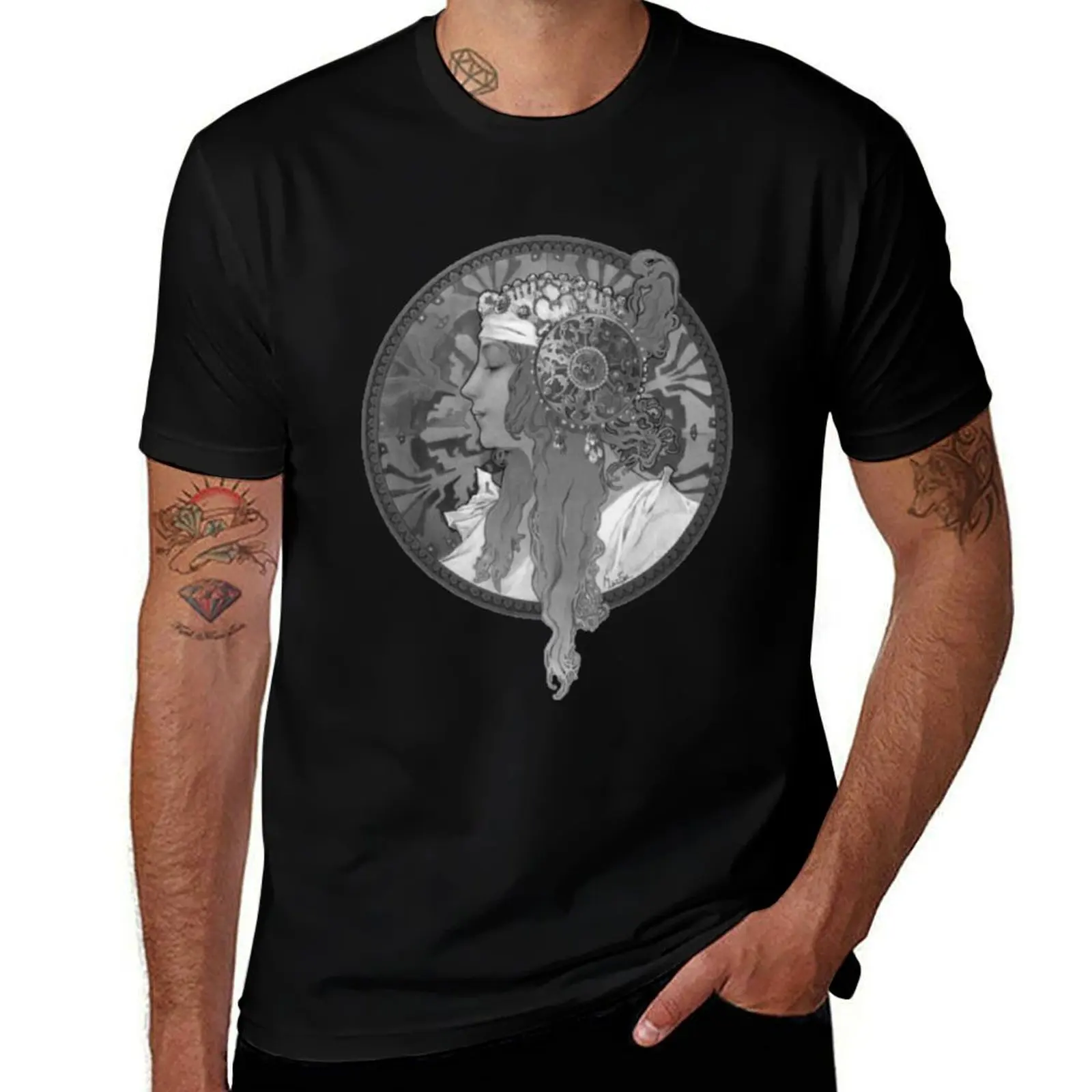 Alphonse mucha design, black, white T-Shirt Casual Trendy Streetwear Tee Shirt T-Shirt