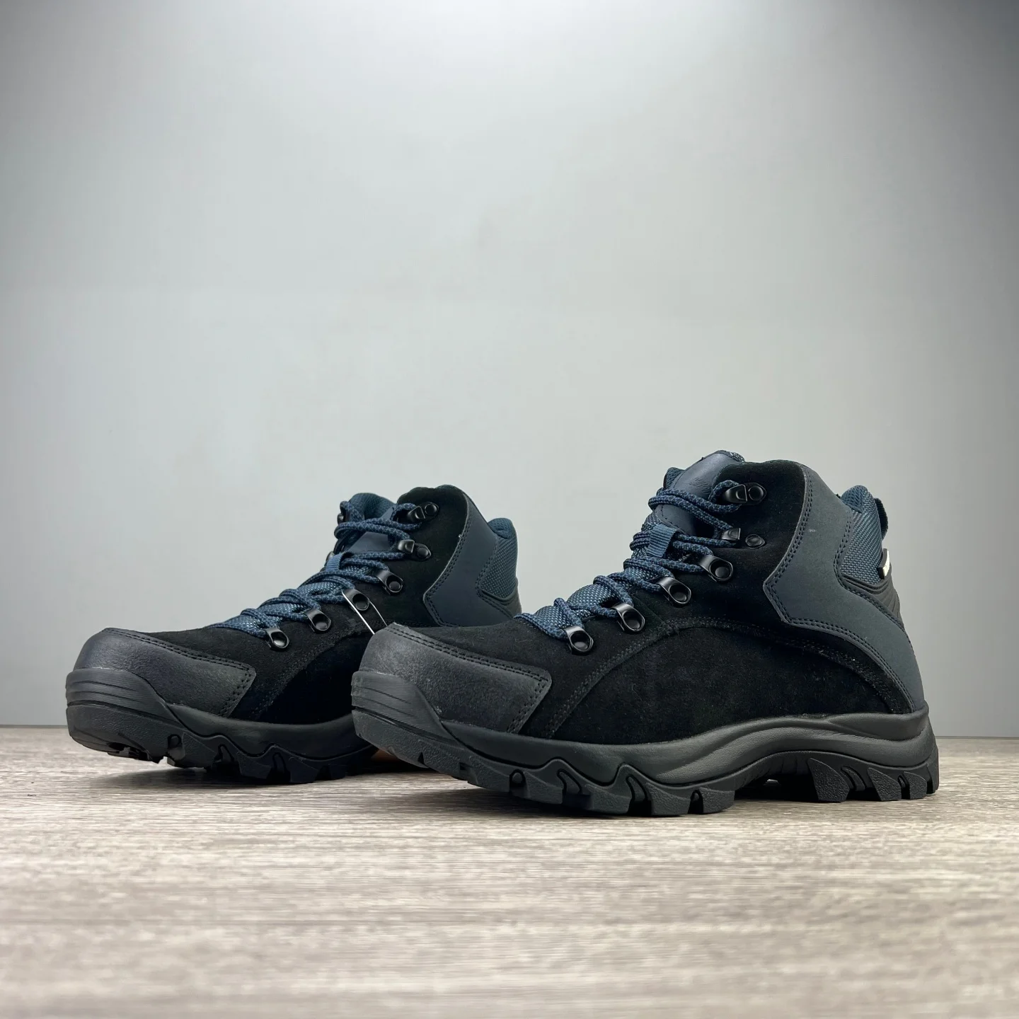High-End Men's Outdoor Leather Hiking Shoes Waterproof Mid-High Top All-Terrain Rechargeable Off-Road Durable Rubber Sole