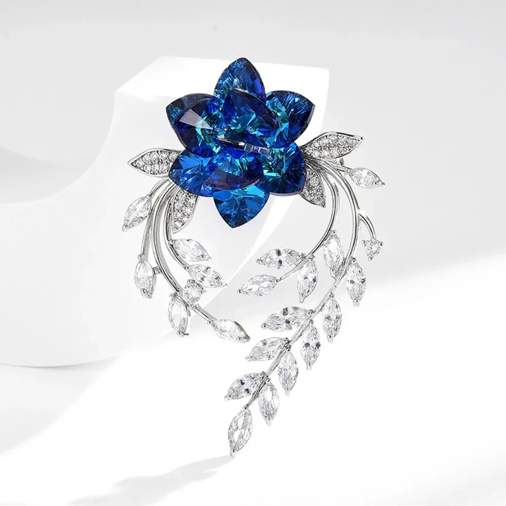 

Elegant Blue Crystal Butterfly Brooch Women's Pin Scarf Buckle Clothing Accessories Jewelry High Quality Metal Insect Brooches