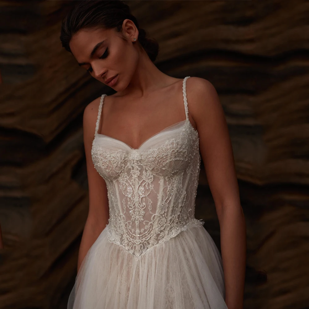 

Lace Applique Wedding Dresses Spaghetti Straps A-Line Beaded Tulle Beach Boho Bride Gowns For Women robe de mariée Customized