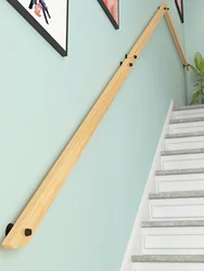 Mains courantes d'escalier en bois massif contre le mur, le couloir, le penthouse, la maison de villa, les mains courantes intérieures en bois non ald-ao