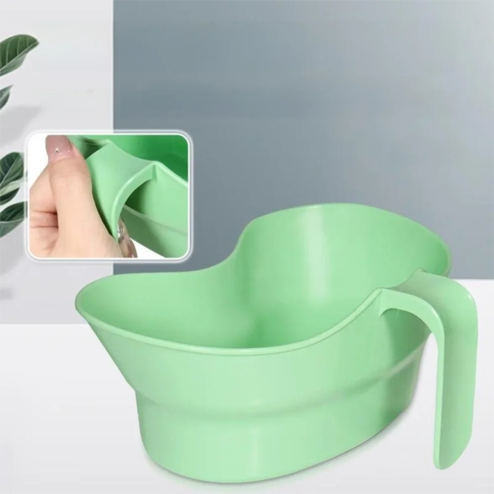 Portable Plastic Vomit Basin Cup with Handle Leak-Proof Emesis Basin Easy To Clean Nursing Basin Care Essential