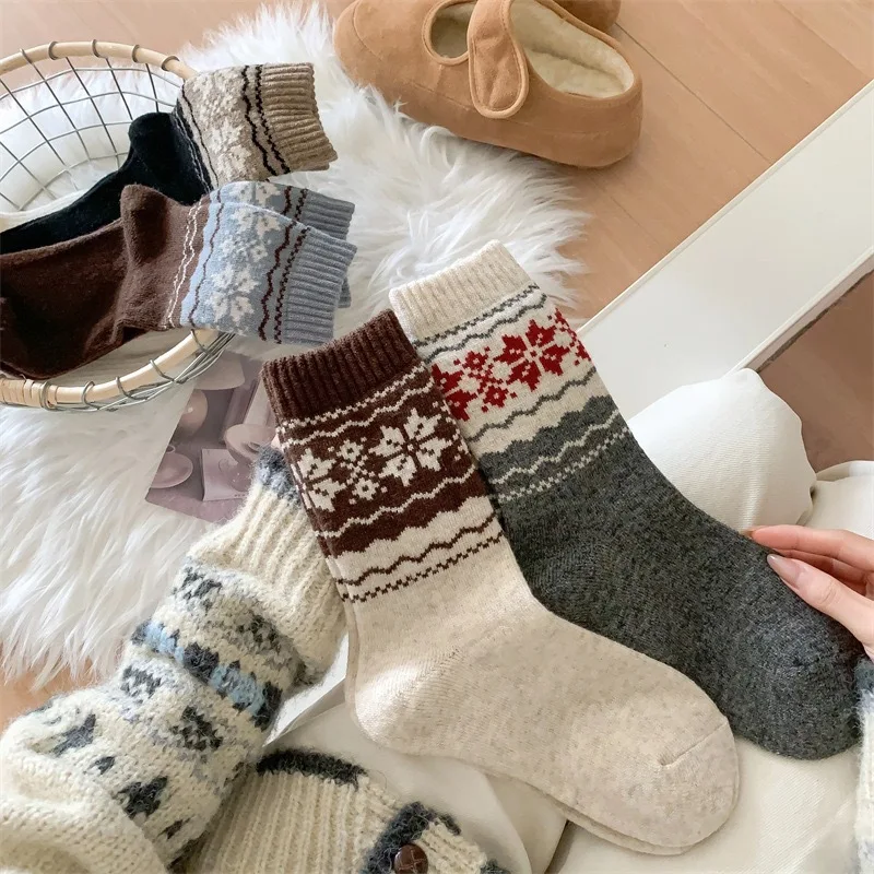 1/4 pair of winter thick warm retro wool striped socks for women color blocked simple comfortable casual mid tube socks