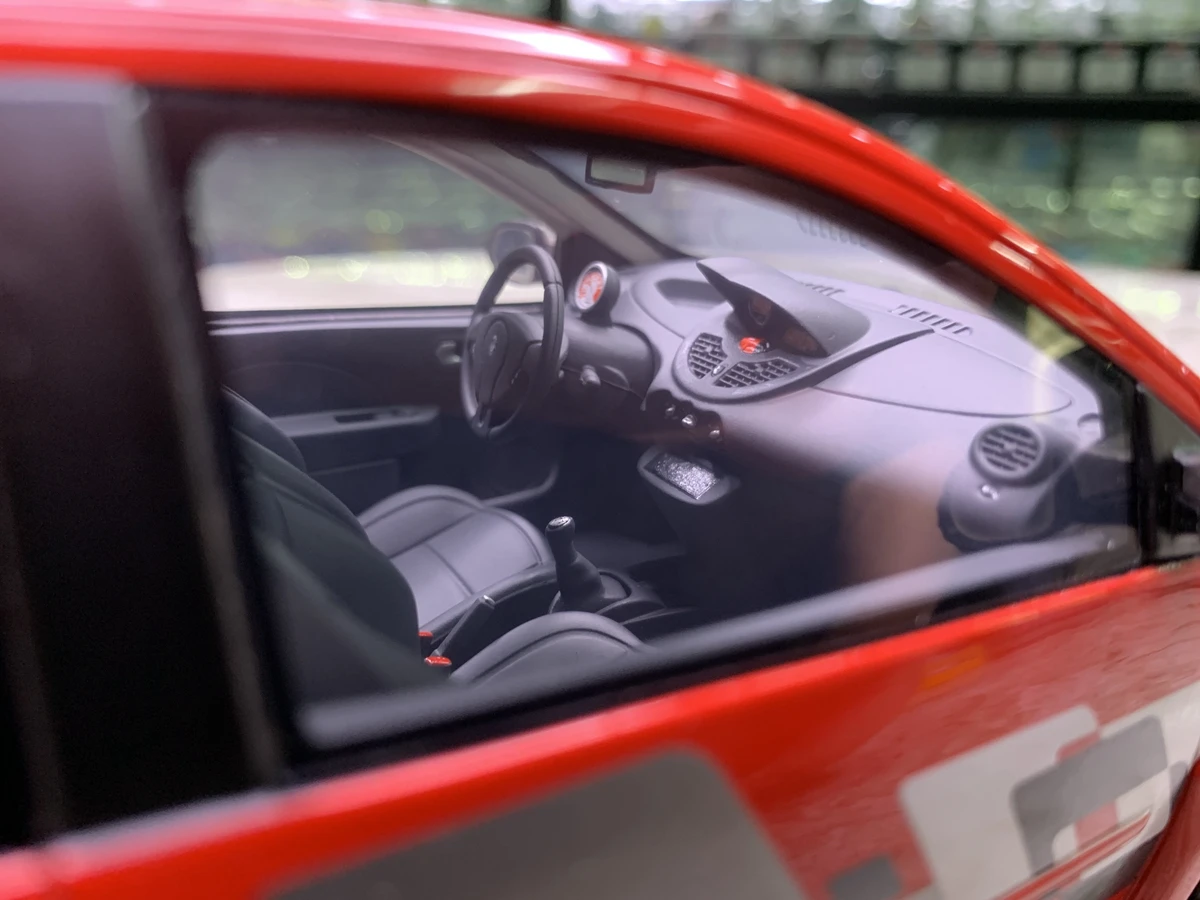 OTTO 1:18 TWINGO RS المرحلة 1 الأحمر 2008 محاكاة طبعة محدودة الراتنج المعادن ثابت سيارة لعبة مجسمة هدية #6