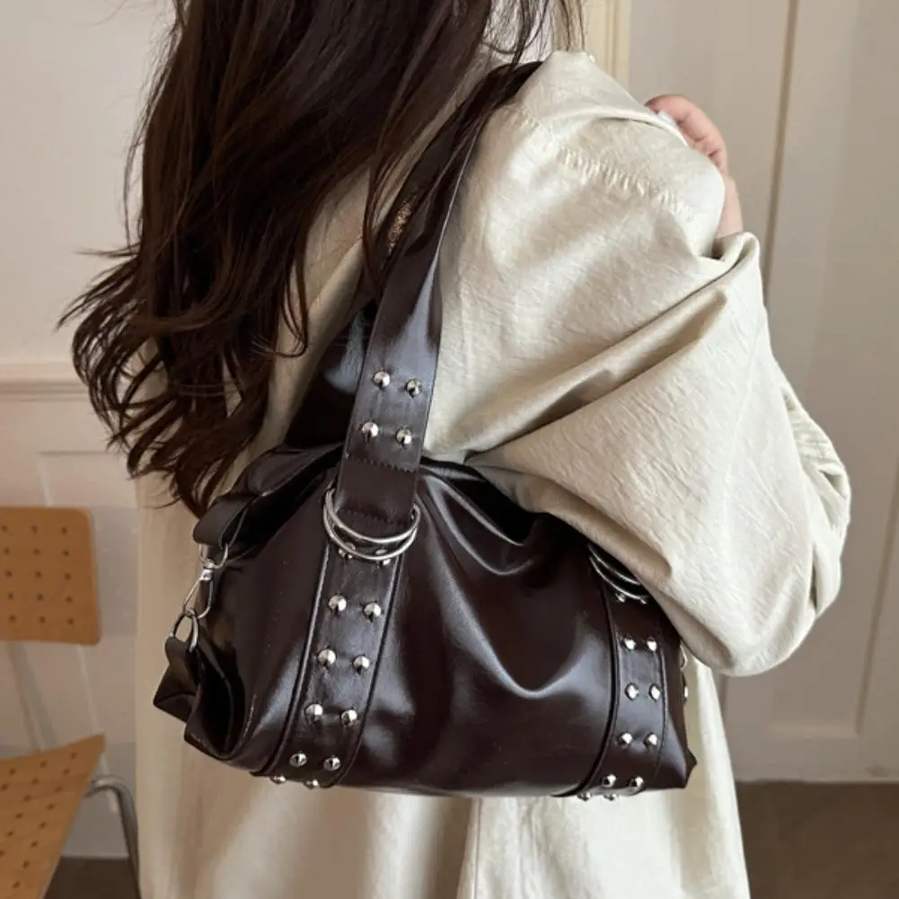 Y2K Punk Handtasche mit Nieten für Damen, aus Kunstleder, große Kapazität, Schultertasche, Vintage-Mode, Boston-Tasche, Umhängetasche für den täglichen Gebrauch. – Detail 14