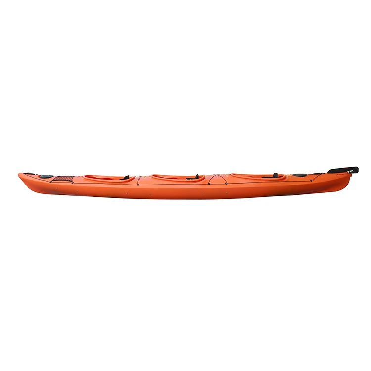 2022 5.8m Plastic Sit-In Fishing Kayak with 400kg Loading Capacity HDPE Hull for Sea Kayaking for Rivers and Trips of 3 People