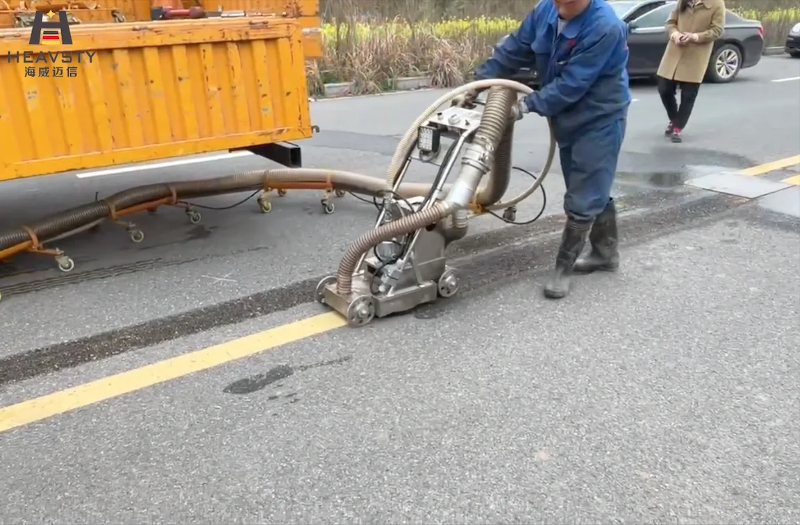 High Pressure Water Blasting Jet Cleaning Machine Imported Engine 140Mpa 35L/min Flow for Road Marking Removal Premium Pump Core