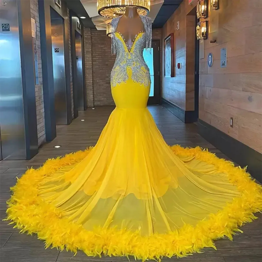 

Luxury Beaded Mermaid Prom Dresses Black Girls Feathers Yellow Crystals Evening Patry Gown Tassel Open Back vestidos de gala