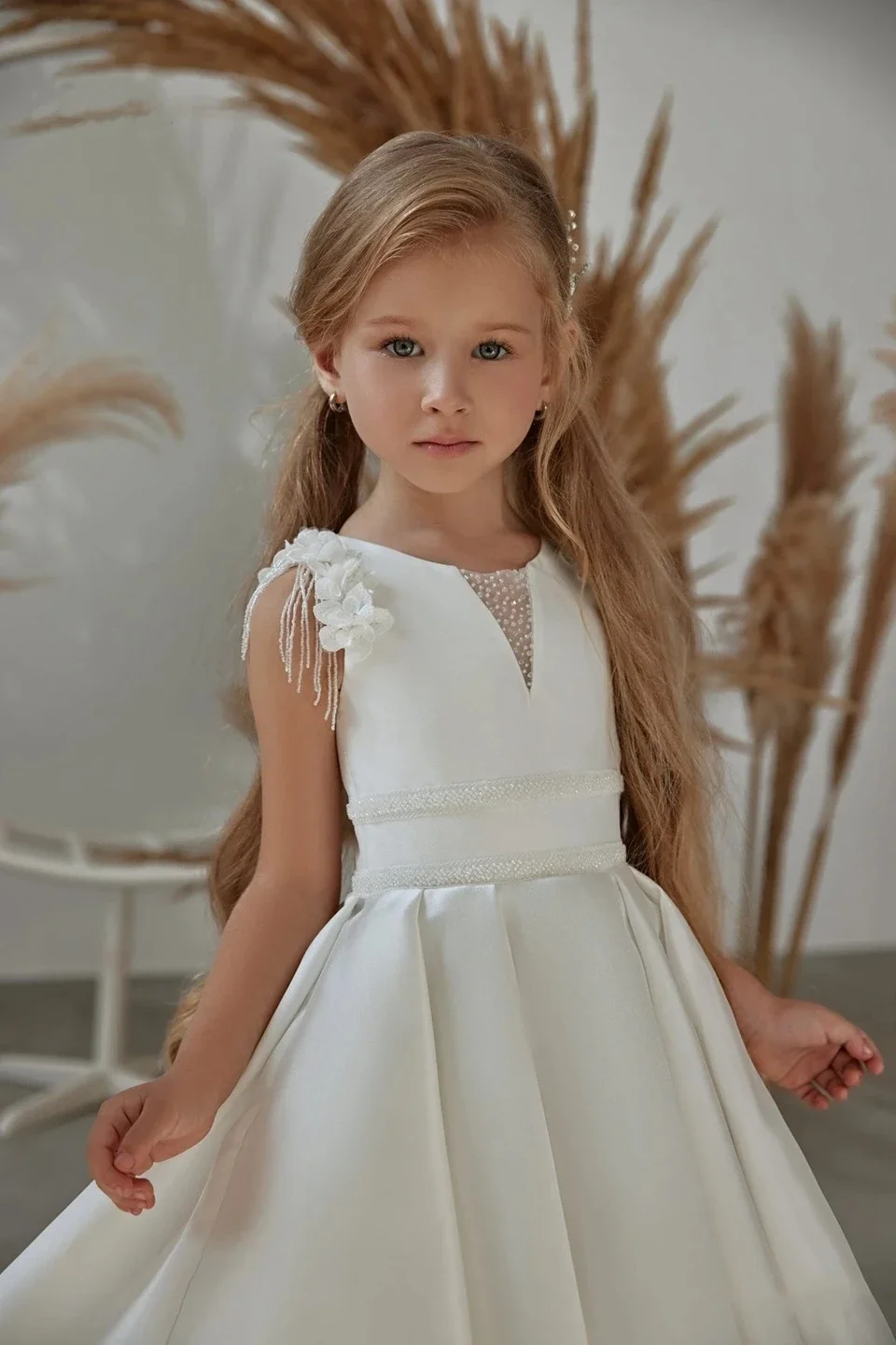 Vestido de niña de flores blanco Simple personalizado para bodas flores 3D con cuentas de satén Línea A vestido largo para desfile de cumpleaños primera comunión