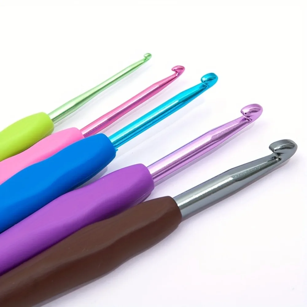 21pcs Ergonomic Crochet Hooks Set Soft Grip Knitting Needles Kit with Stitch Markers Plastic Needles Yarn Sewing Craft Tool