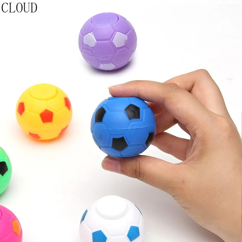 كرة القدم كرة القدم فيدجيت سبينر، لعبة إصبع صغيرة لتخفيف التوتر لمحبي الألعاب الرياضية، لعبة مكتب للبالغين والأطفال لتخفيف القلق